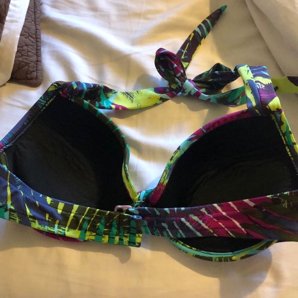 Bikini halter top . - Picture 2 of 3